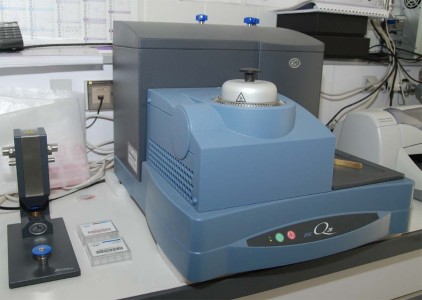 Analyseur enthalpique différentiel (DSC) Q20 avec système contrôlé de froid à l’azote liquide (TA Instruments)
